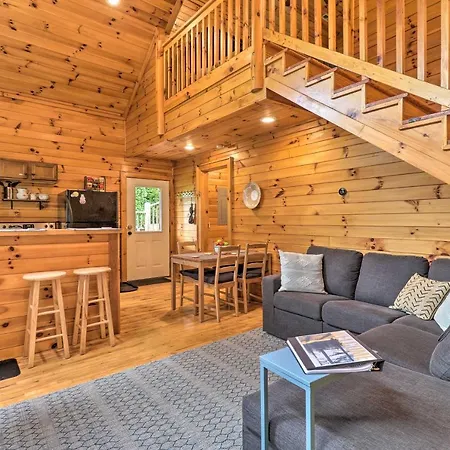Cozy Boone Cabin With Deck Close To Downtown!